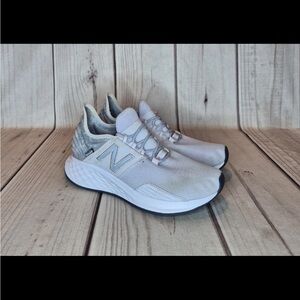 New Balance Fresh Foam Roav Women's Size 10B Running Shoes Gray Silver WROAVPG1